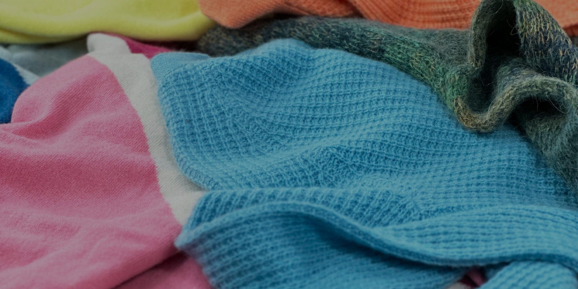 Cómo prevenir la formación de bolitas de cachemira | Cuidado de cachemira |  27 millas Malibú, image size:2000x1000