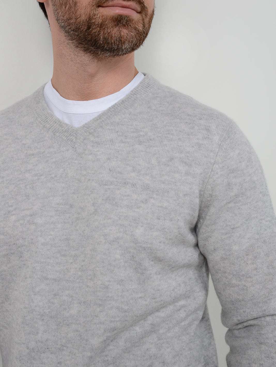 Nicholas Men's Cashmere V Neck