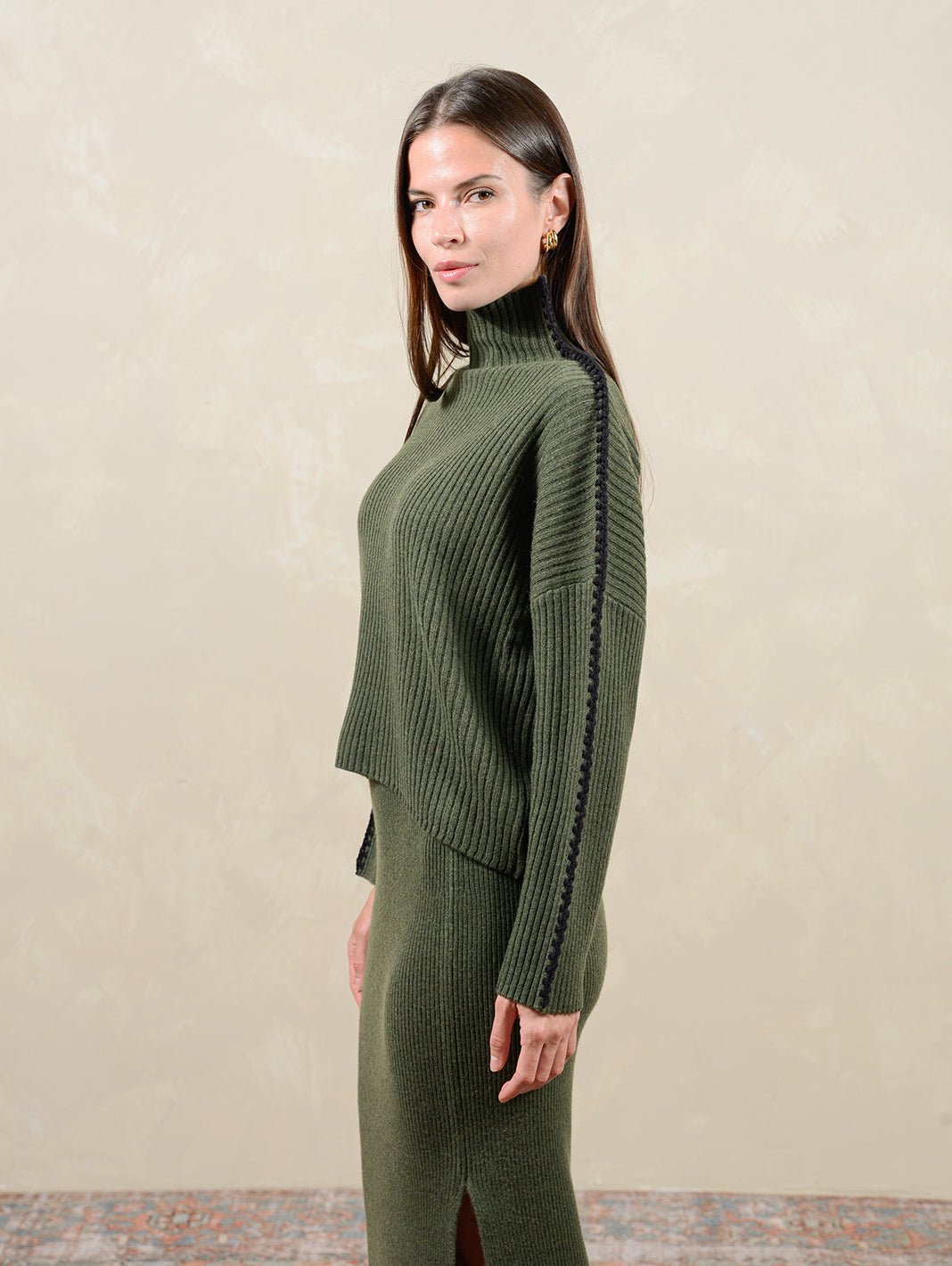 Marullo Contrast Stitch Cashmere Blend Mock Neck
