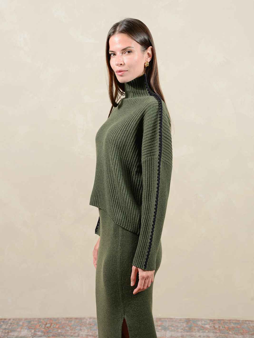 Marullo Contrast Stitch Cashmere Blend Mock Neck