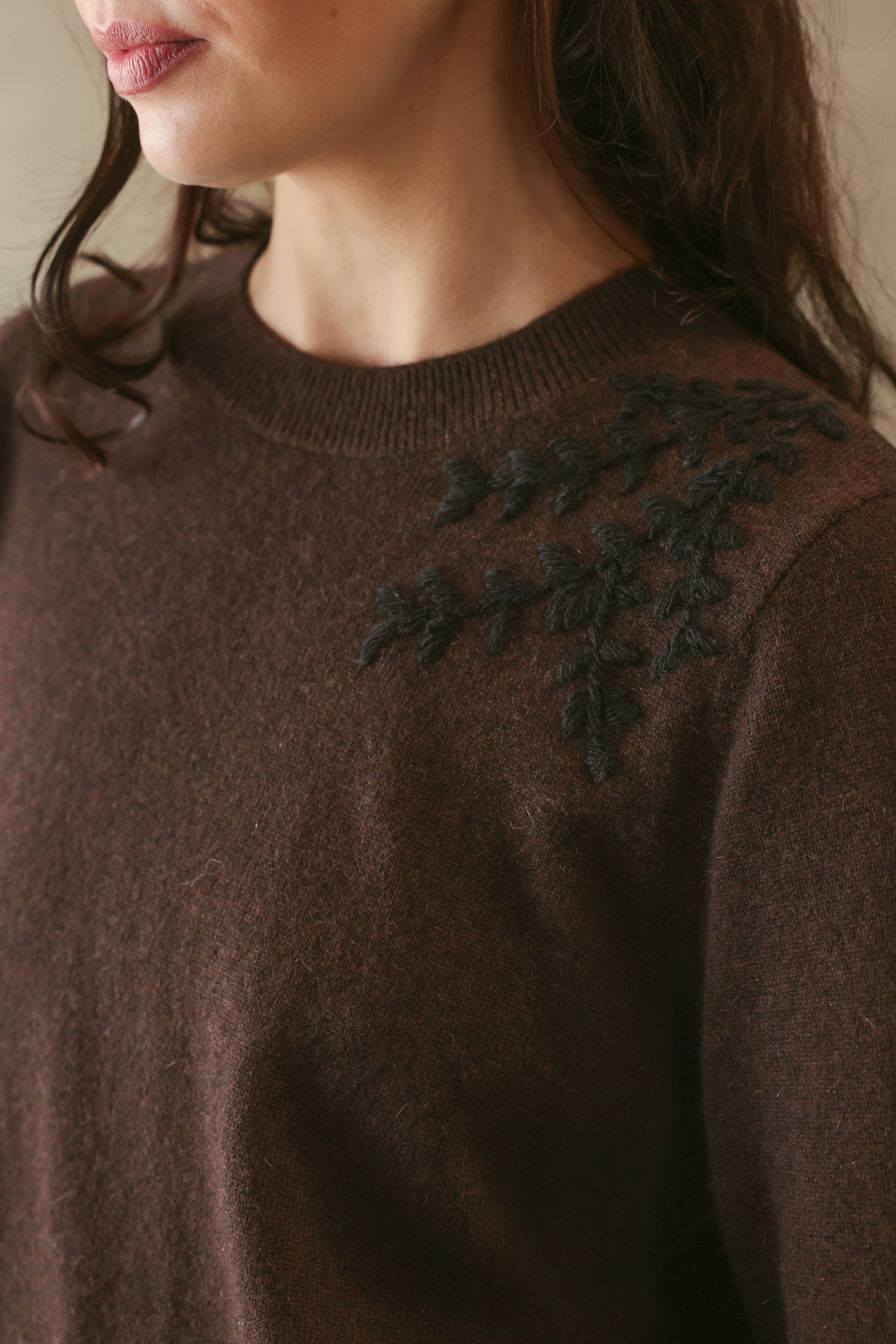 Pelta Floral Embroidered Cashmere Crewneck