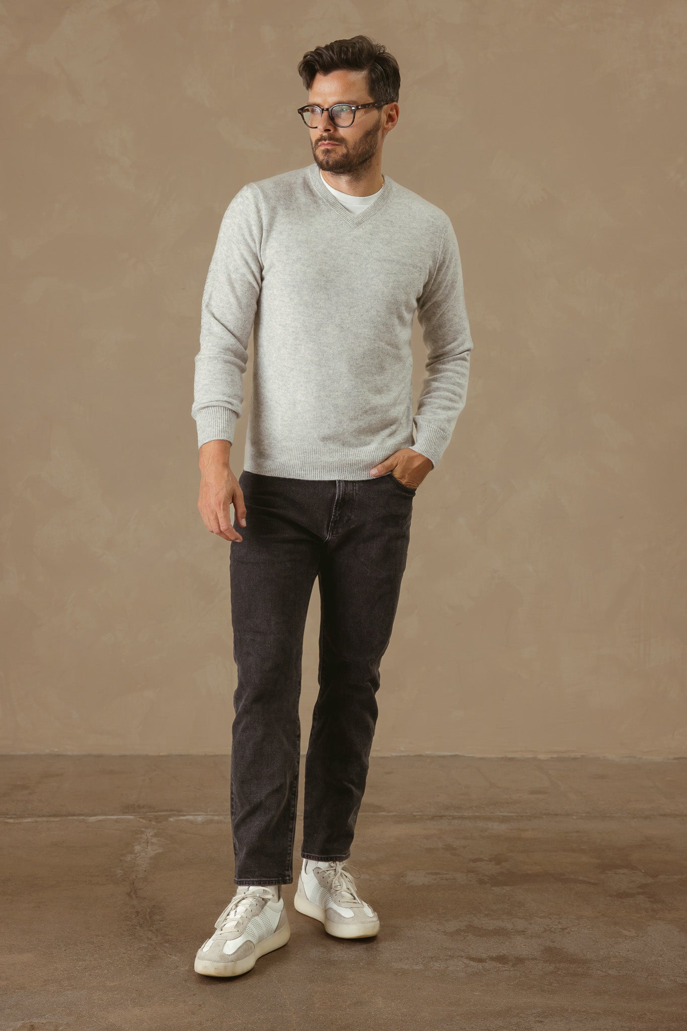 Nicholas Men's Cashmere V Neck