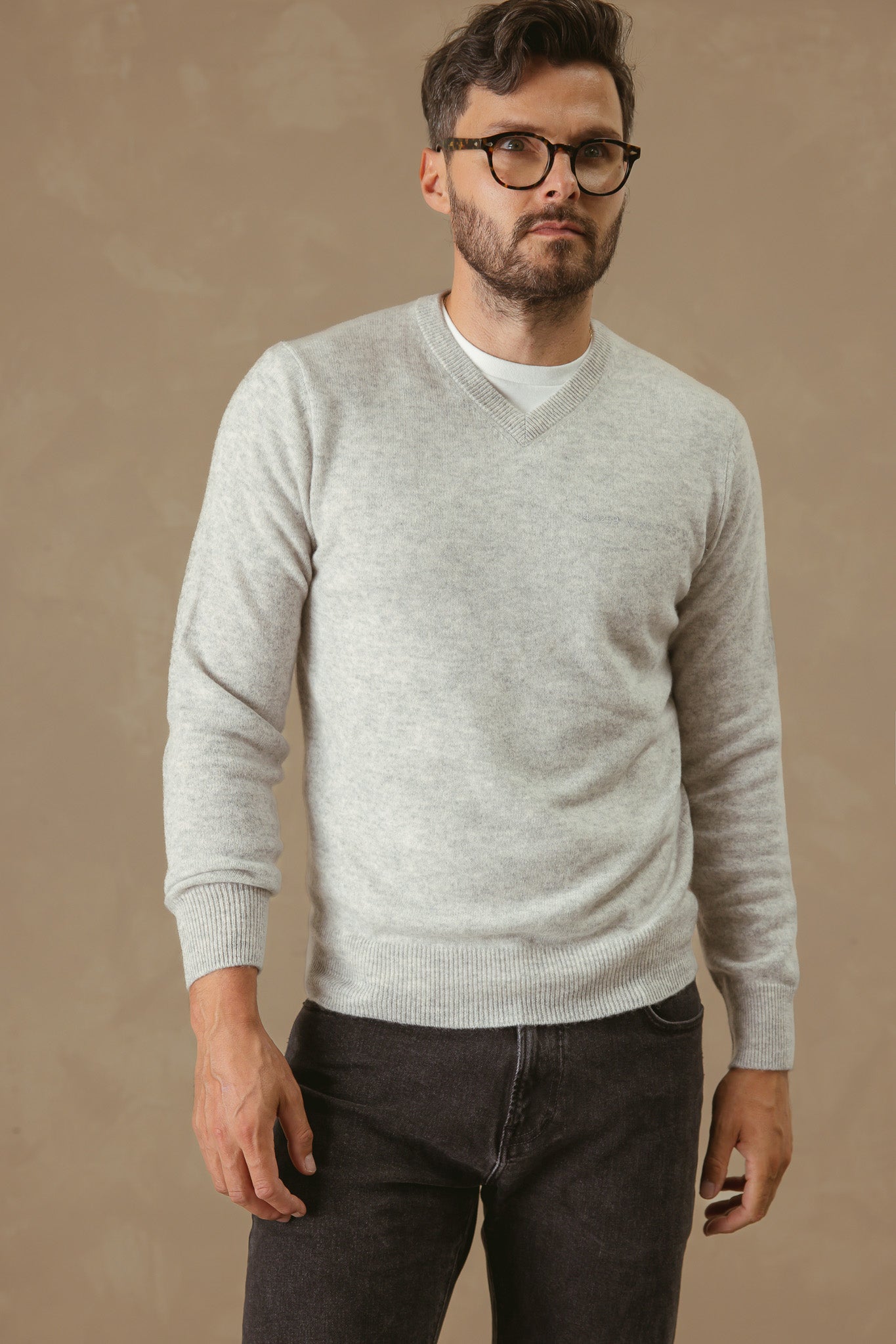 Nicholas Men's Cashmere V Neck