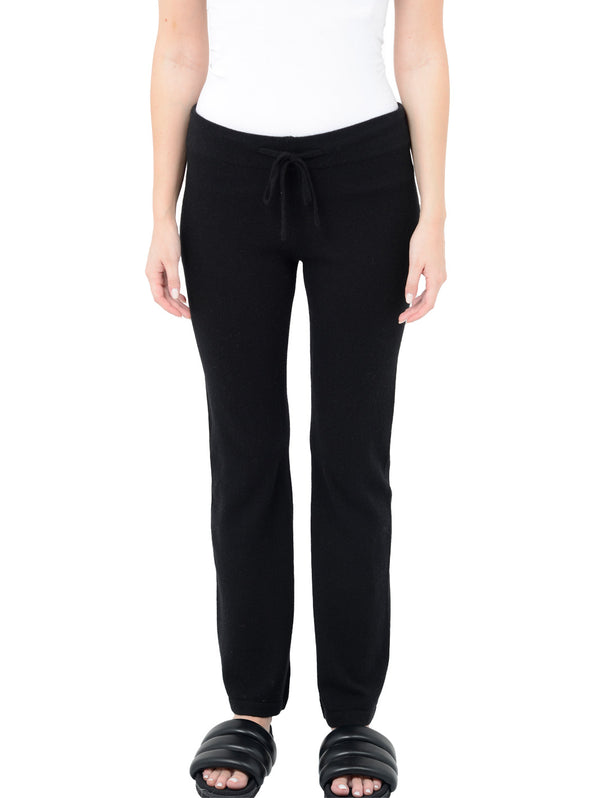 Front facing shot of model wearing Kaite in black. The lounge pants are straight fit and made of cashmere and recycled cashmere.