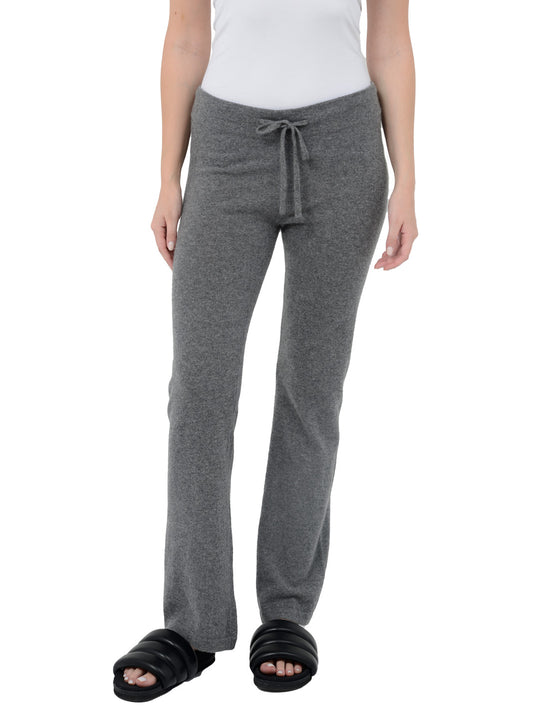Front facing shot of model wearing Kaite in gravel grey. The lounge pants are straight fit and made of cashmere and recycled cashmere.