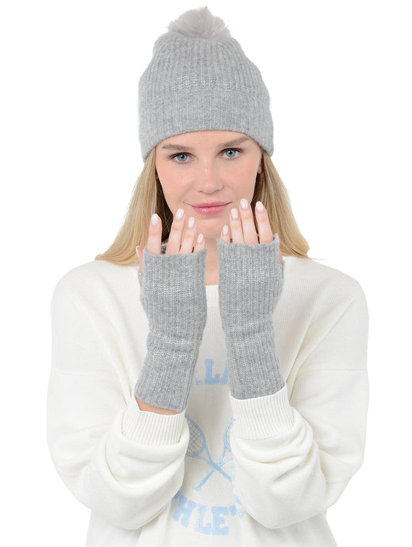 Close-up shot of model wearing Argento hand warmers in heather grey. The fingerless gloves are made of 75% cashmere and 25% filament silk. The model is also wearing the matching style Rivka beanie.