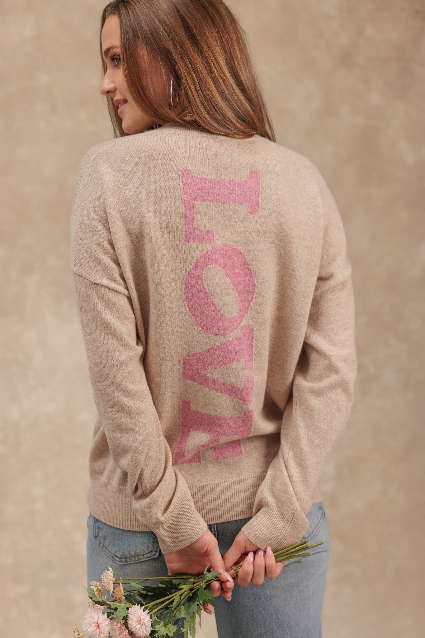 Lovella Cashmere V with LOVE Intarsia